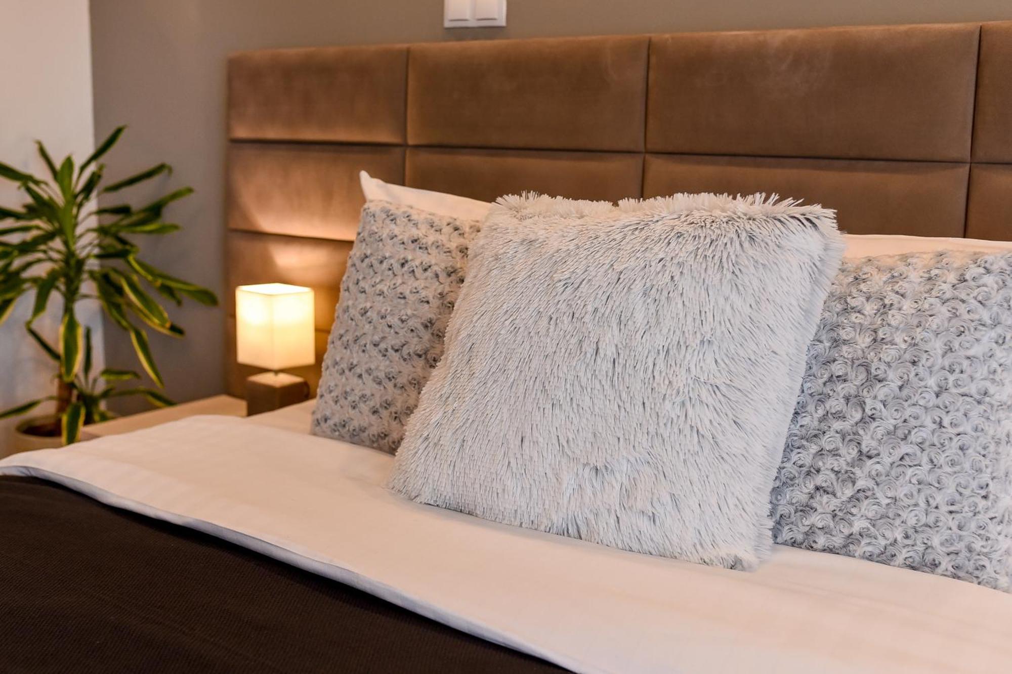 Chic Accommodation With Breathtaking Views Over Calea Victoriei - Your Central Heaven Bukareszt Zewnętrze zdjęcie